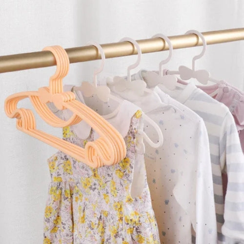 cintre-pour-bebe-antiderapant-pour-vetement