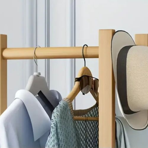 portant-en-bois-vetement-petit-espace